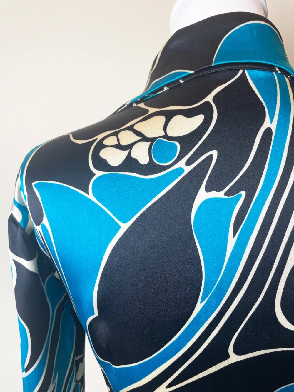 RARE 100% SILK CACHÉ Twist Front Blue Black Vintage Blouse Size Small EUC - Picture 8 of 10